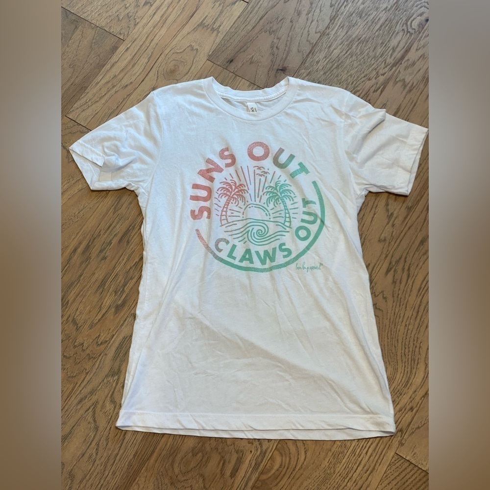 Suns out claws out T-shirt